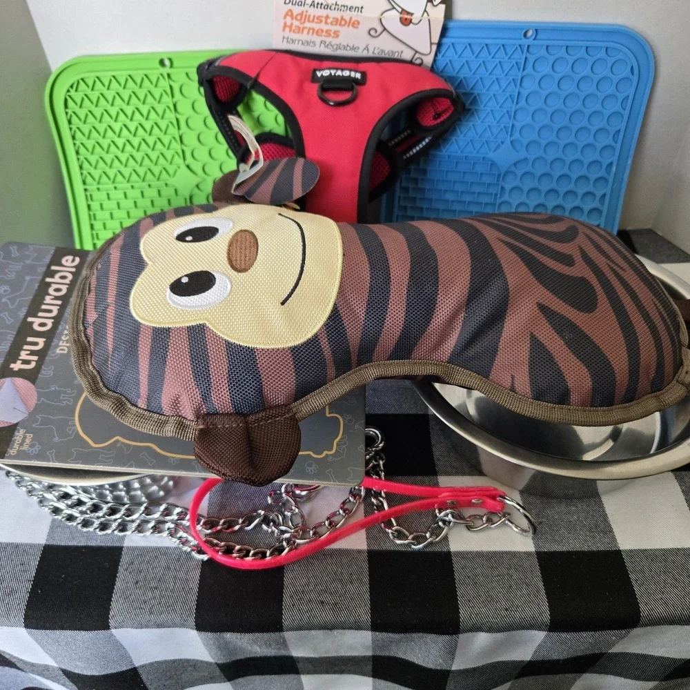 Puppy Dog Lot Bowls (2), Licking Mats (2), Toy (1) ,Harness (1),  Chain Leash(1)
